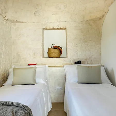 Trullo Saraceno オストゥーニ